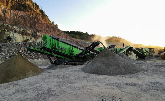 транспортер машины 180 TPH дробилки Crawler 50Kw мобильный портативный конкретный
